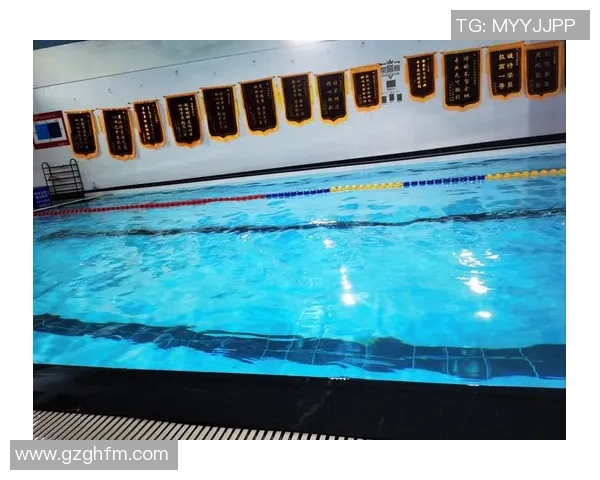 游泳比赛转身技术解析与训练方法分享提升竞技水平的必备技巧